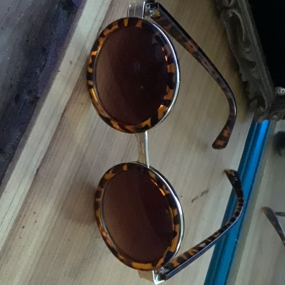 funky tortoise shell frame glasses - Picture 2 of 3